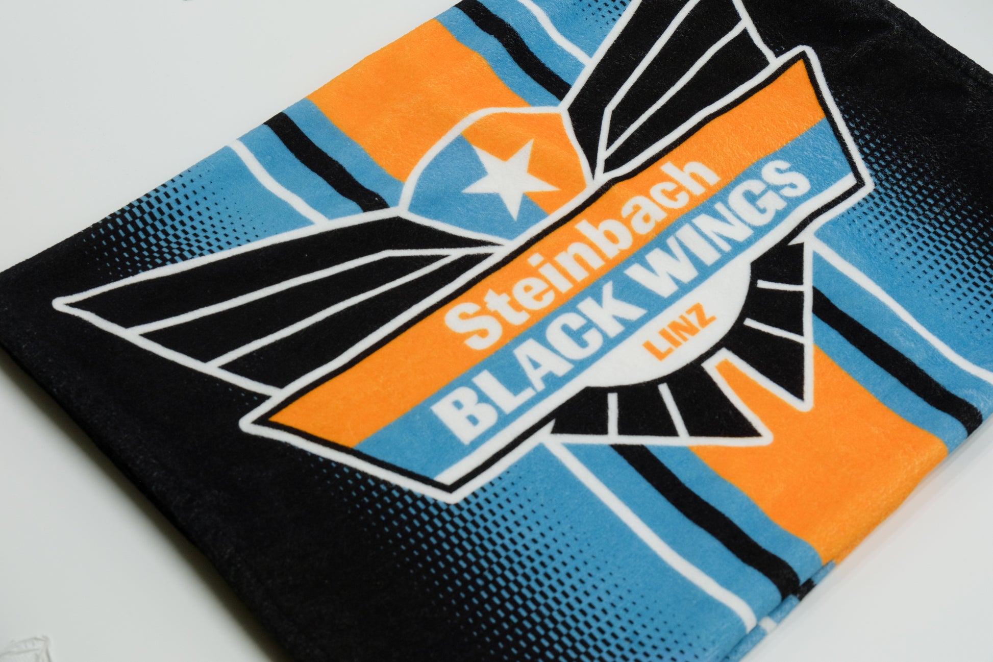 Black Wings Badetuch