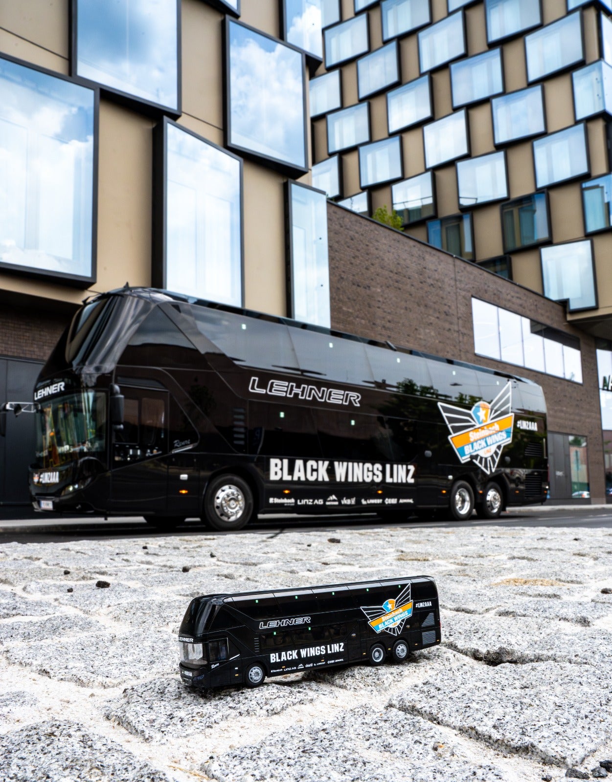 Black Wings Neoplan Skyliner 1:87