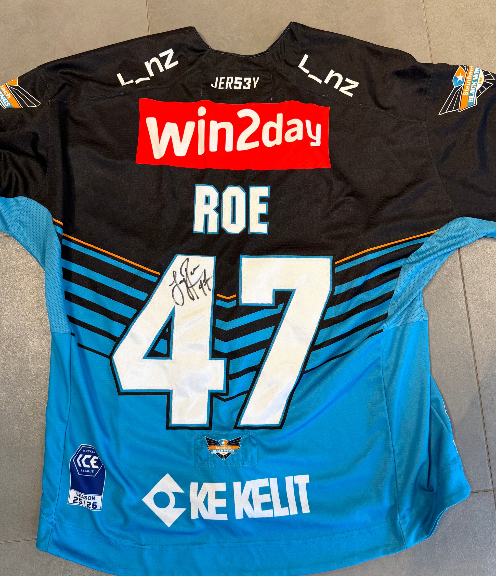 Matchworn Trikot Home 2025/26 signiert – LOGAN ROE #47