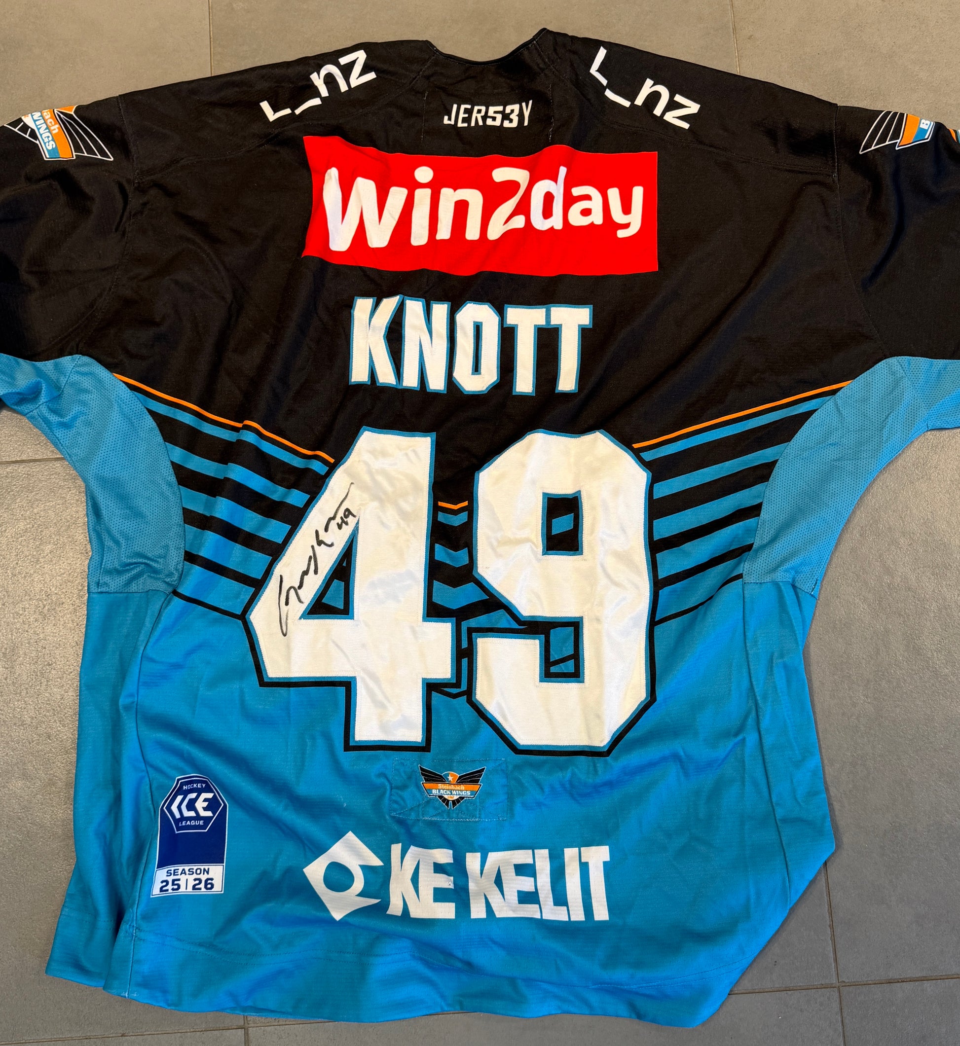 Matchworn Trikot Home 2025/26 signiert – GRAHAM KNOTT #49