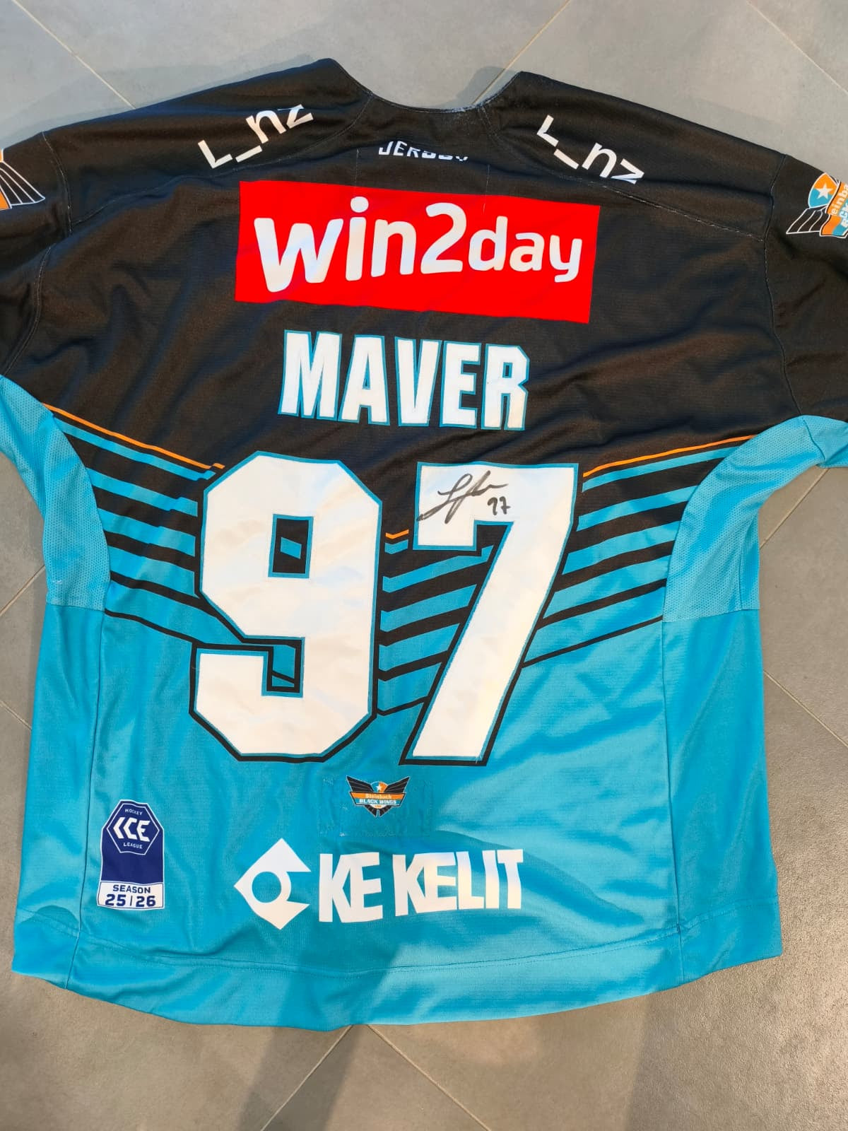 Matchworn Trikot Home 2025/26 signiert – LUKA MAVER #97