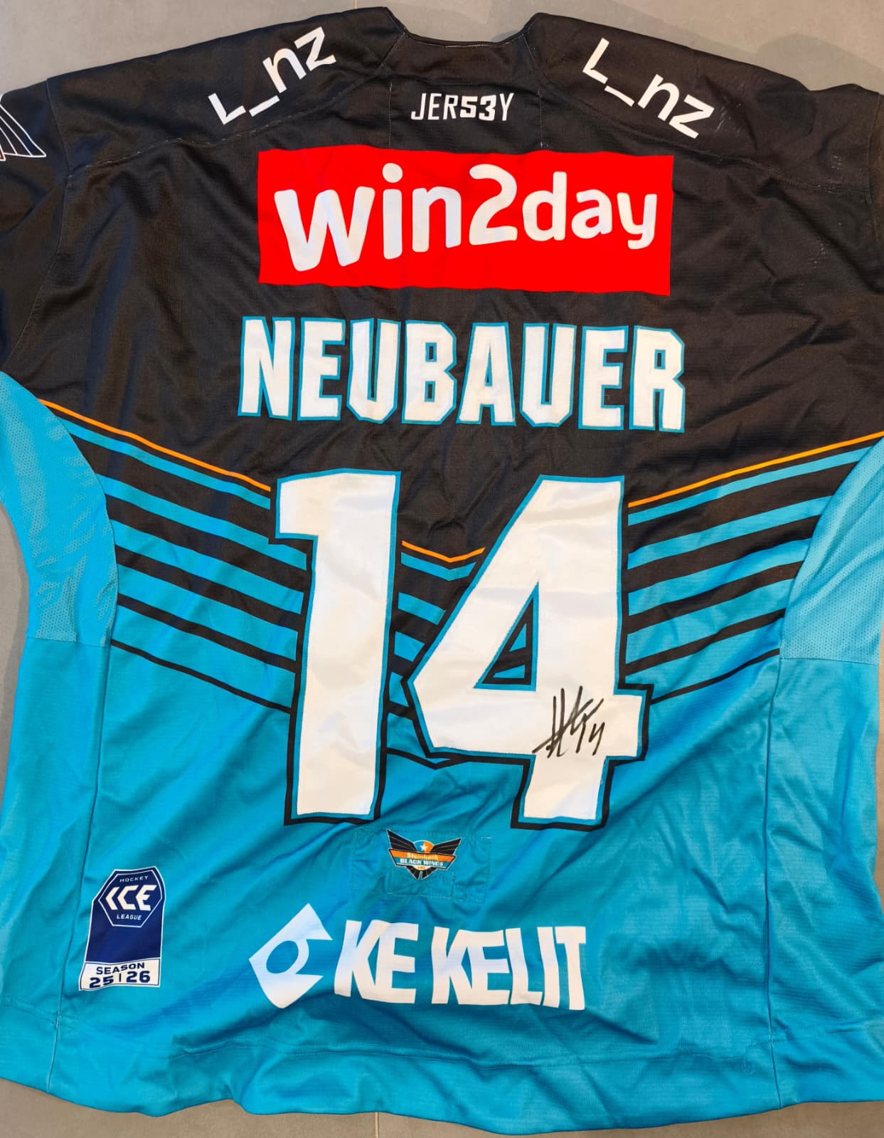 Matchworn Trikot Home 2025/26 signiert – HENRIK NEUBAUER #14