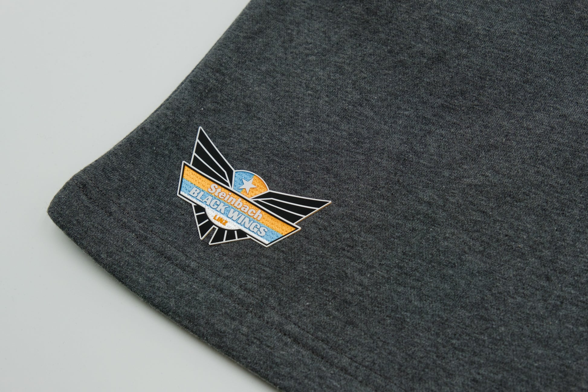 Nike BLack Wings Fleece Short Grau