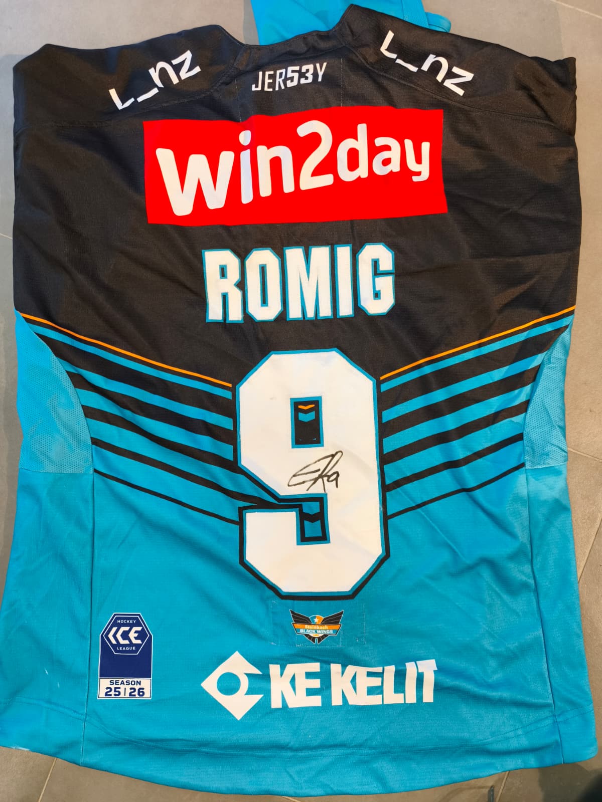 Matchworn Trikot Home 2025/26 signiert – EMIL ROMIG #9